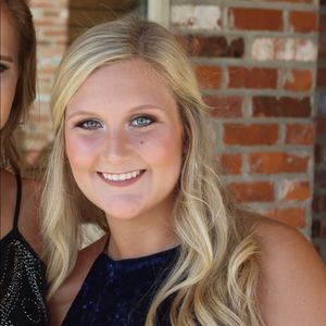 Meet your Posher, Whitney